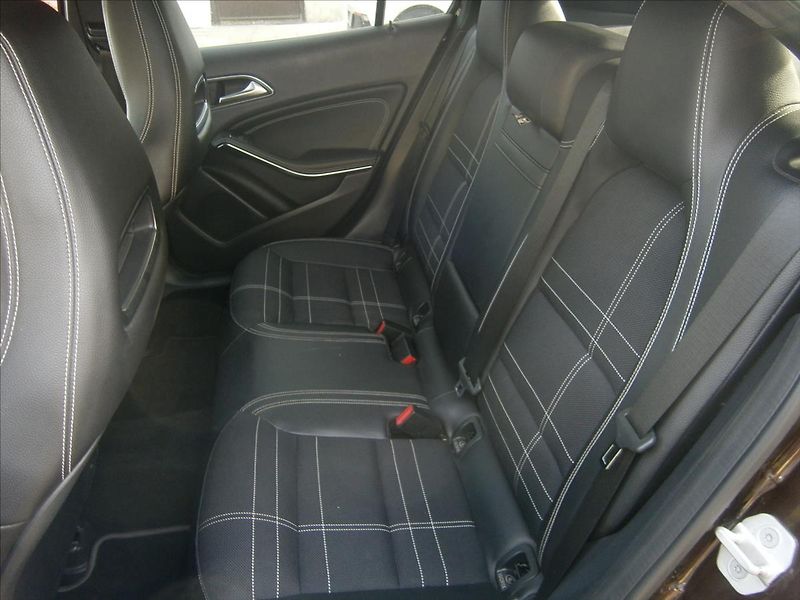 Mercedes-Benz GLA 2,2 CDI 4 MATIC - fotka 10 z 15