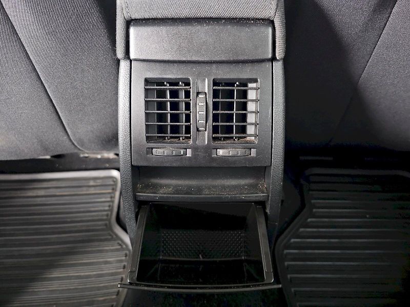 Škoda Octavia (2011) 1.6TDI 77kW Ambiente plus - fotka 16 z 20