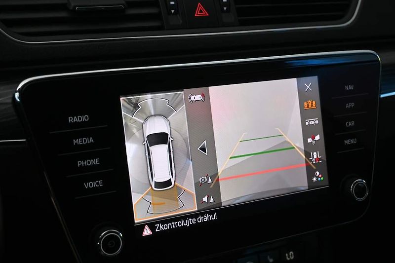 Škoda Superb (2022) 2.0 STYLE LED MATRIX DSG ACC T - fotka 21 z 39