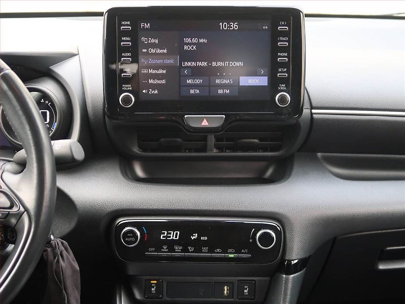 Toyota Yaris (2023) 1.5 VVT-i Hybrid, Automat - fotka 12 z 18