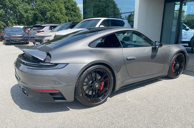 Porsche 911 (2024) Carrera 4 GTS Panorama - fotka 17 z 32