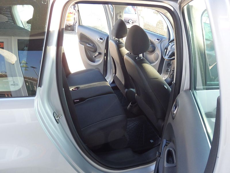 Citroën C3 Picasso 1.4i KLIMATIZACE, ESP - fotka 11 z 15