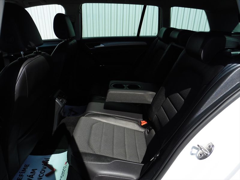 Volkswagen Golf 1,6 1,6 TDI Comfortline 4Mot - fotka 5 z 15
