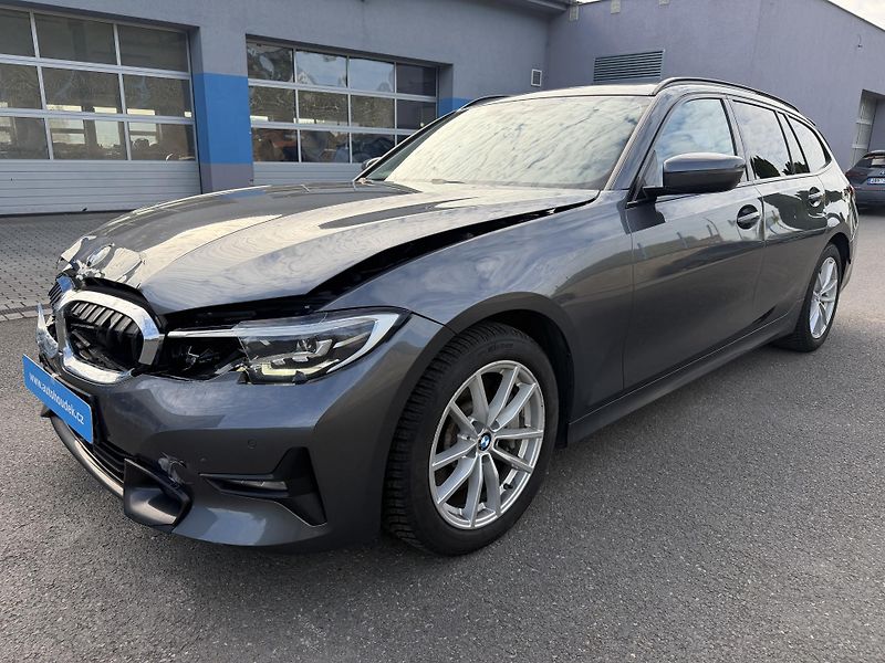 BMW Řada 3 Kombi 330i 190kW závěs  - fotka 6 z 19