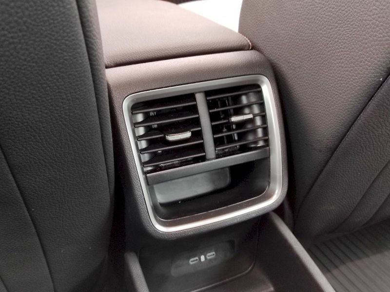 Škoda Octavia (2024) Top Selection 1,5 Tsi 110 Kw D - fotka 26 z 36