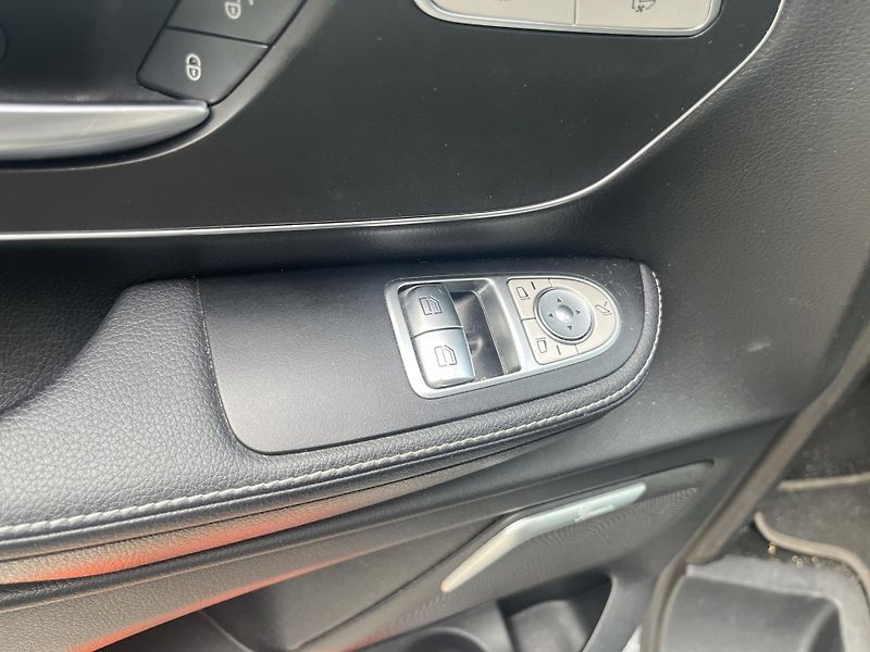Mercedes-Benz Třídy V (2022)  V 300d Avantgard L 4MATIC - fotka 12 z 16
