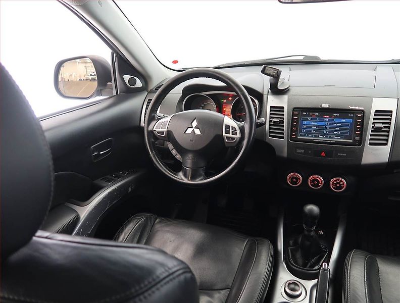 Mitsubishi Outlander (2009) 2.2 DI-D, 4X4, 7 míst, Navi - fotka 7 z 22