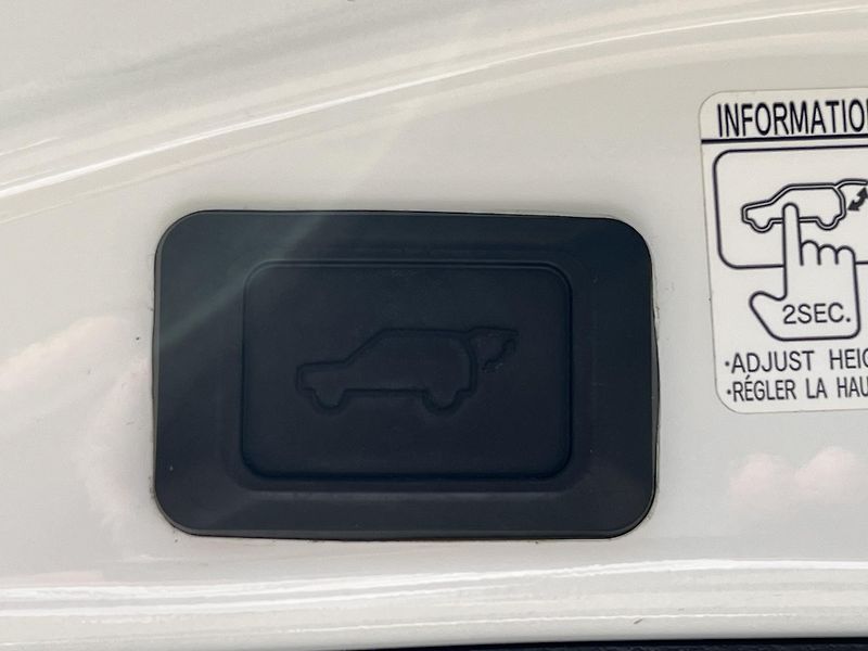 Toyota RAV4 2.5i HYBRID 114kw - fotka 15 z 25