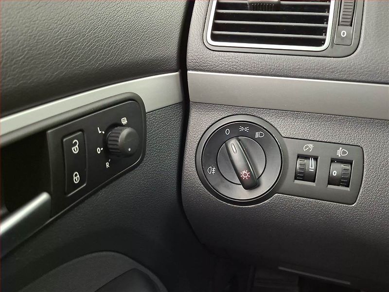 Volkswagen Touran (2015) 1.2 TSI, Serv.kniha, Tempomat - fotka 16 z 17