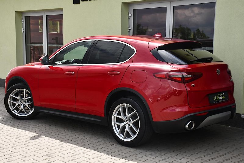 Alfa Romeo Stelvio 2.0 206kW Q4 VELOCE - fotka 3 z 35