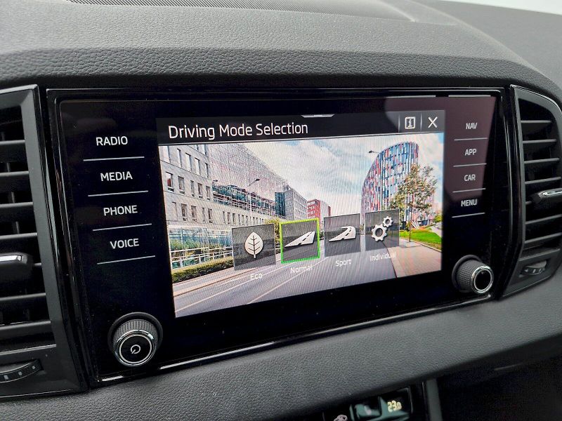 Škoda Karoq (2024) Sportline 2.0 TDI 110kW DSG - fotka 18 z 28