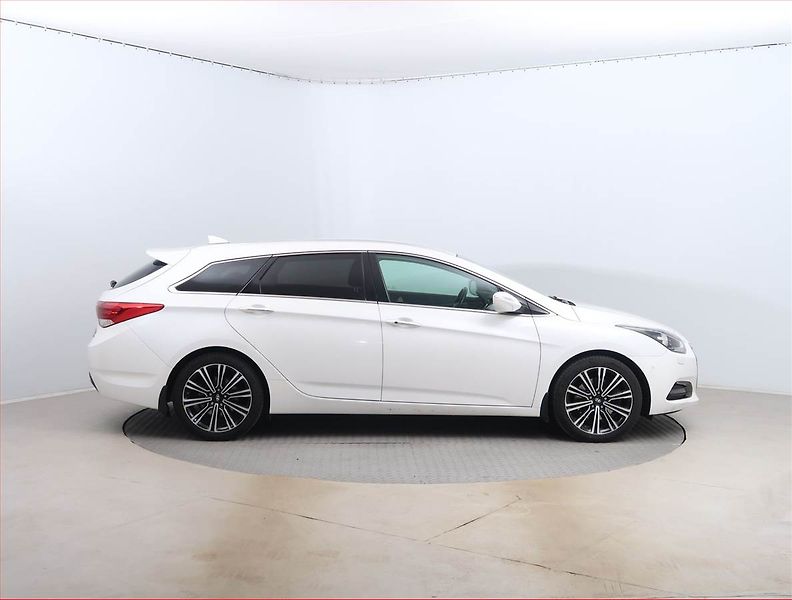 Hyundai i40 (2016) Premium 1.7 CRDi, Kůže, Navi - fotka 6 z 15