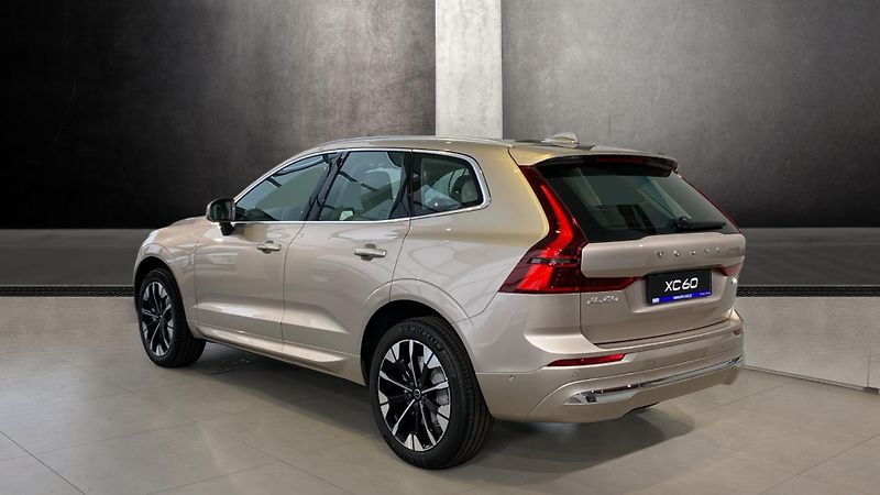 Volvo XC60 (2026) ULTRA BRIGHT, B5 AWD, 184+10 k - fotka 4 z 15
