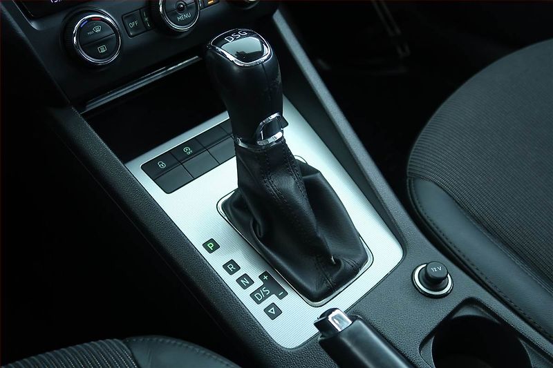 Škoda Octavia (2016) 1.6 TDI, Automat, Navi, Xenony - fotka 13 z 25