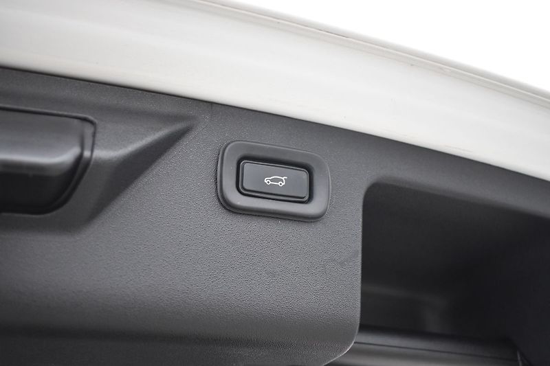 Land Rover Discovery Sport D180 S R-DYNAMIC*4WD*AT*KAMERA - fotka 35 z 35
