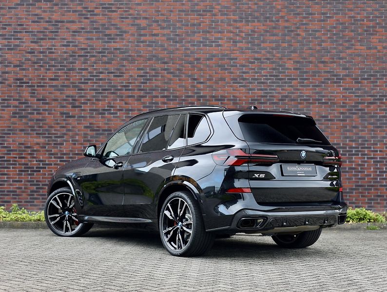 BMW X5 (2025) 50e xDrive M SPORT Individual - fotka 2 z 53
