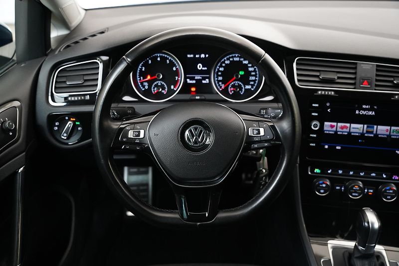 Volkswagen Golf - fotka 17 z 25