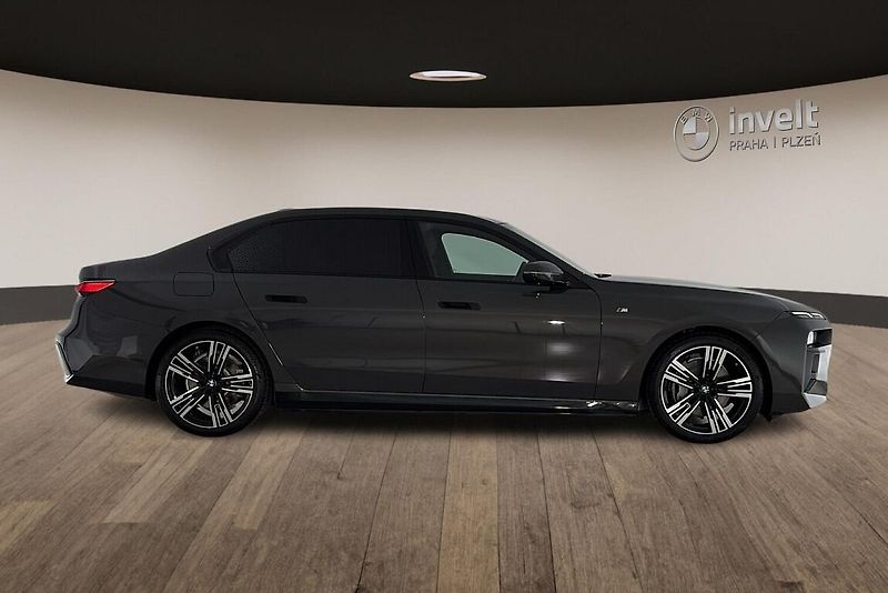 BMW i7 xDrive60 - fotka 2 z 28
