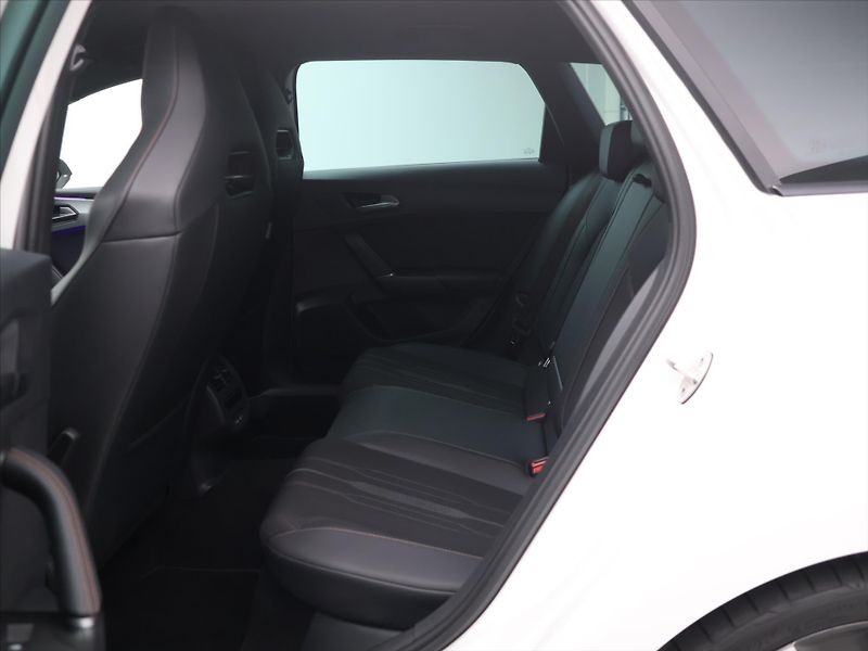 Cupra Leon 2,0 TSI 221kW DSG VZ DPH - fotka 13 z 31