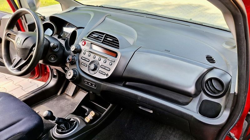 Honda Jazz 1.2 benzin 66 kw Facelit - fotka 23 z 36
