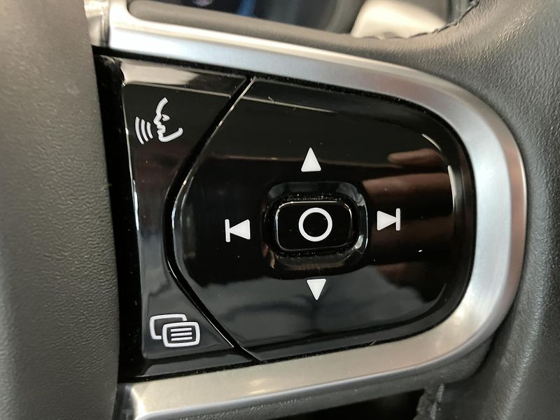 Volvo V90 B4 AWD Momentum PRO AT8, ČR - fotka 23 z 42