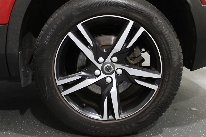 Volvo XC40 2,0 T5 182KW AWD zánovní - fotka 33 z 34