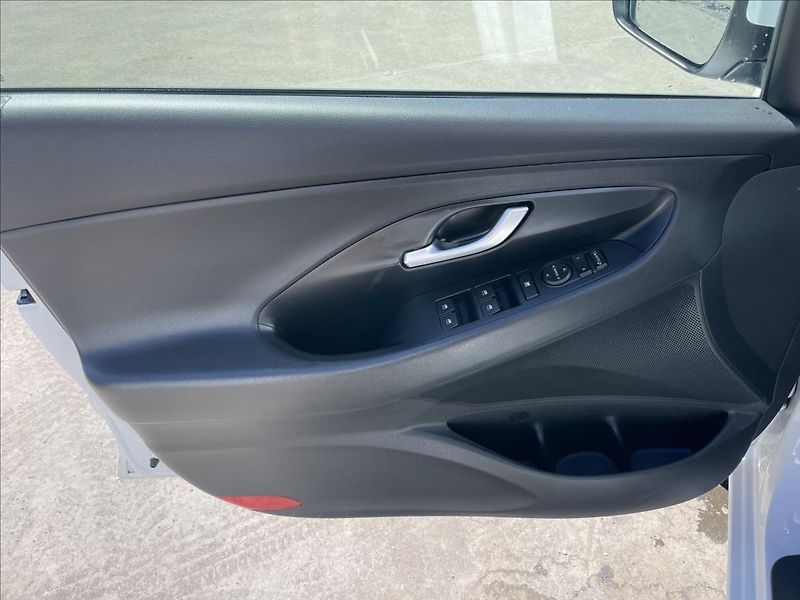 Hyundai i30 1,5 T-GDI Combi Smart - fotka 14 z 22