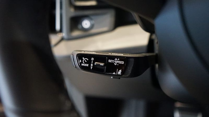 Porsche Cayenne Electric 360 Pano Display spol - fotka 7 z 9