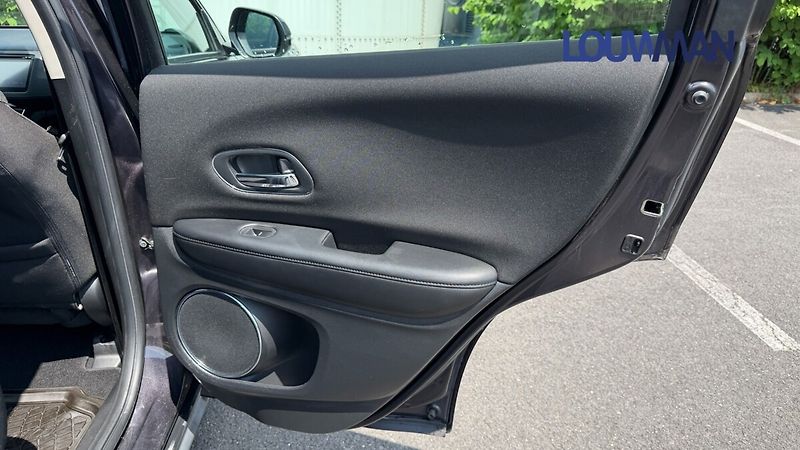 Honda HR-V 1.5 i-VTEC Elegance - fotka 19 z 23