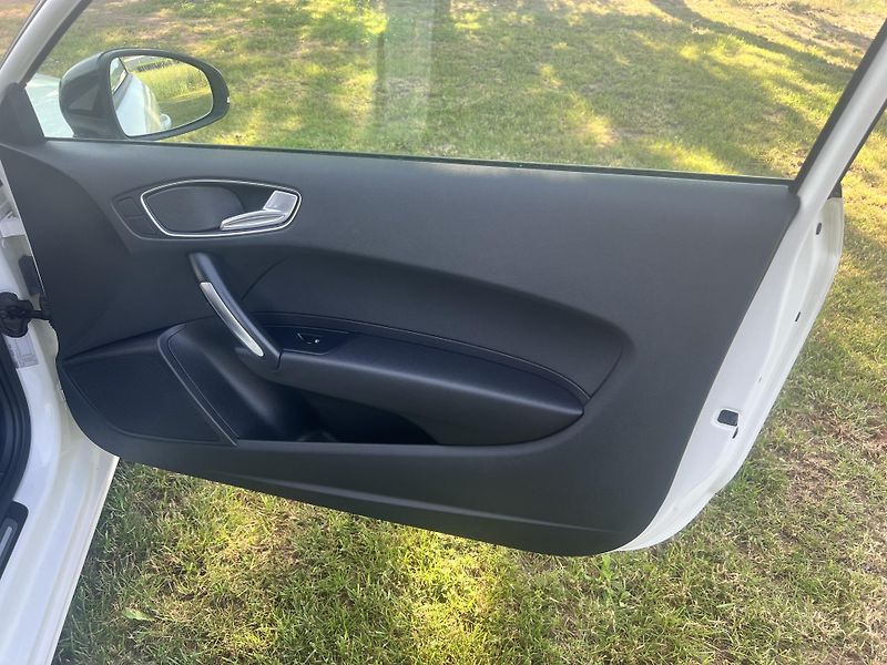 Audi A1 1.2TFSI 63KW,KůŽE,NAVI,2xALU - fotka 17 z 40