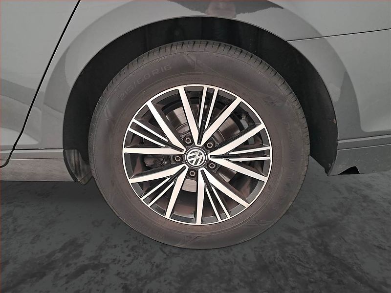 Volkswagen Passat (2019) 2.0 TDI, Serv.kniha, Navi - fotka 15 z 16