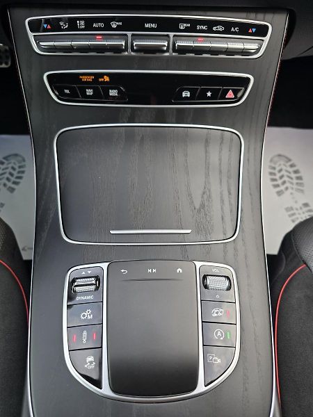 Mercedes-Benz Třídy E E53 AMG 4MATIC+ 360°CAM PANOR. - fotka 24 z 65