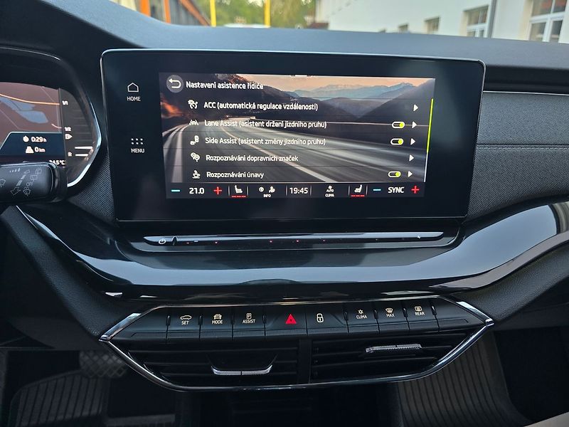 Škoda Octavia 2.0TDi 110kW DSG STYLE + NAVI - fotka 17 z 44