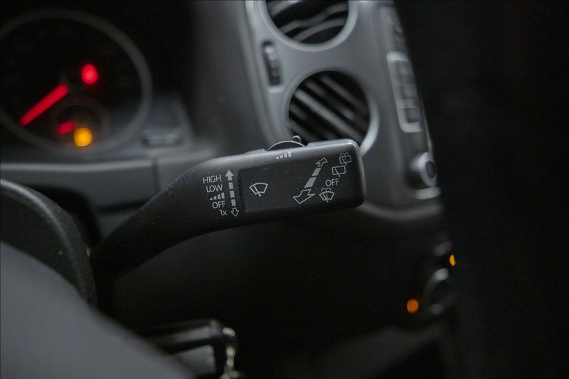 Volkswagen Tiguan 1,4 TSI KAMERA VÝHŘEV TAŽNÉ ČR - fotka 30 z 38