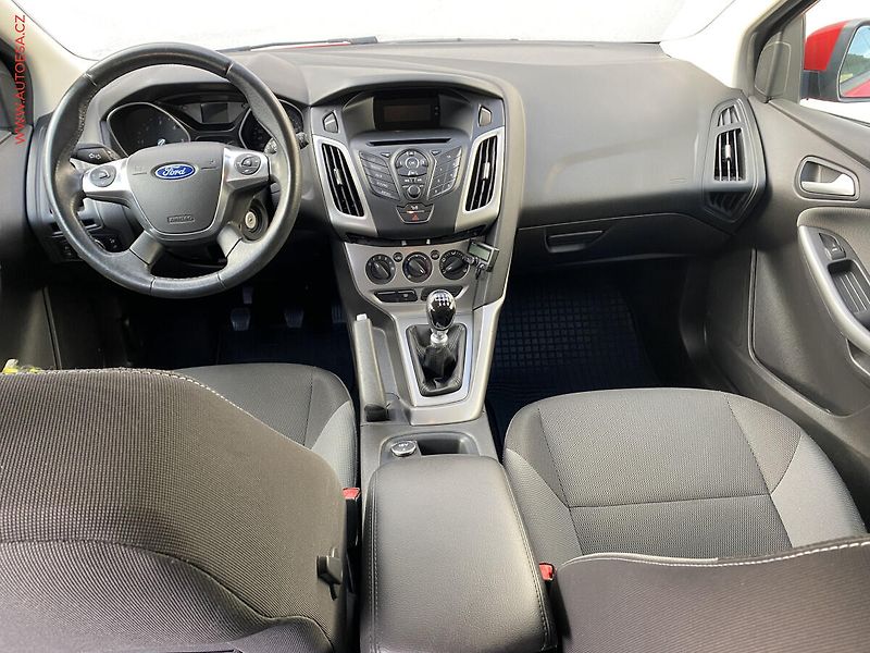 Ford Focus (2014) 1.6 TDCi, ČR, Trend, park - fotka 8 z 17