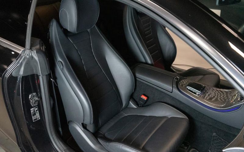 Mercedes-Benz Třídy E 450 4MATIC AMG Coupé - fotka 15 z 17