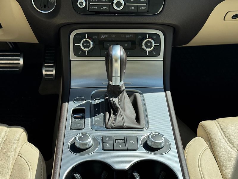 Volkswagen Touareg (2015) 3,0 TDI  193 KW Rline - fotka 21 z 35