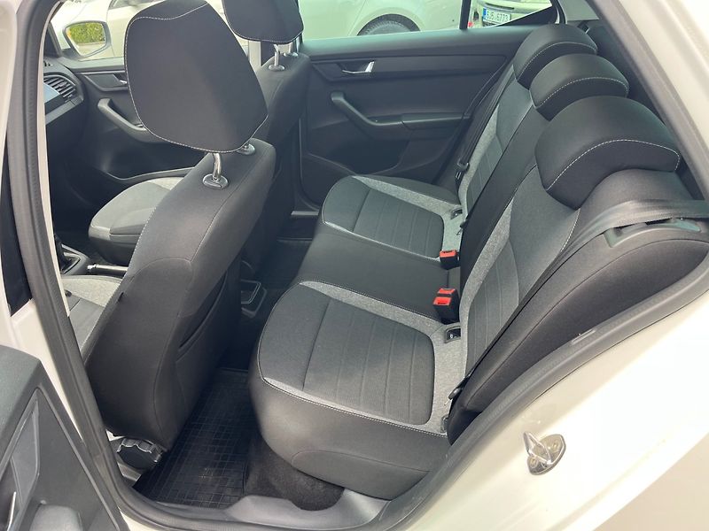Škoda Fabia (2020) 1.0 TSi NAVI PANORAMA LED - fotka 8 z 23