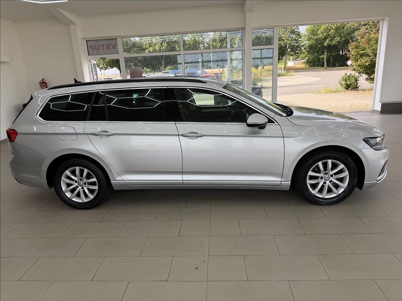 Volkswagen Passat 2,0 TDI, LED, DSG, MirrorLink - fotka 6 z 33