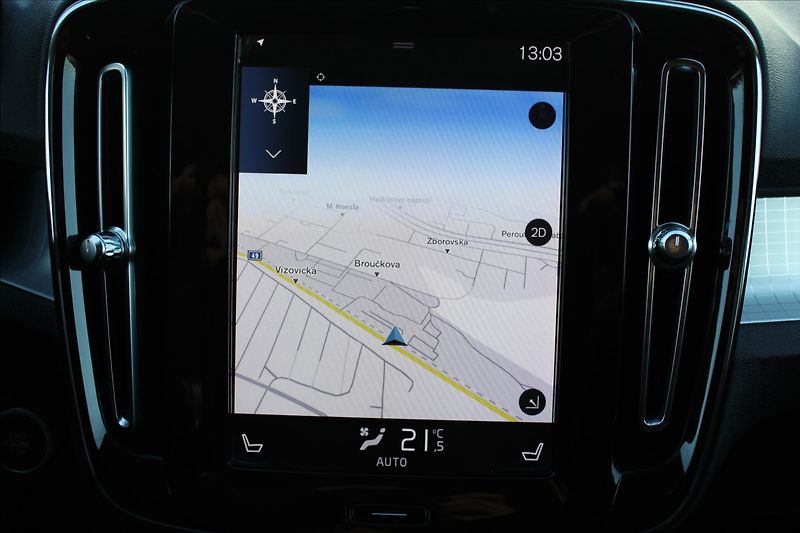 Volvo XC40 2,0 T4  1MAJ,4x4,MOMENTUM PRO - fotka 12 z 43