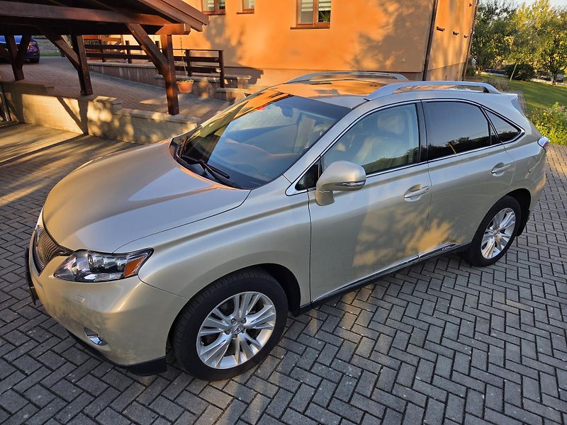 Lexus RX 450h (2011) - fotka 18 z 23