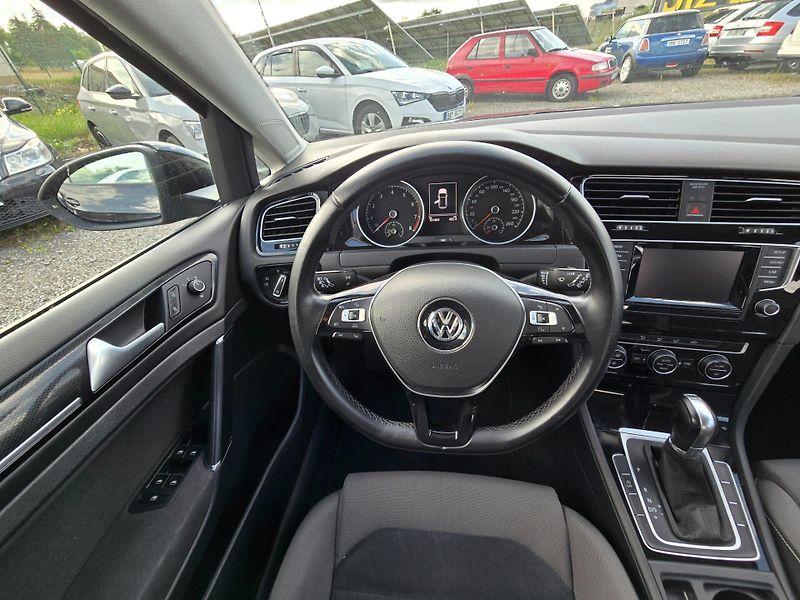 Volkswagen Golf (2015) 1.4 TGi Highline DSG - fotka 14 z 22