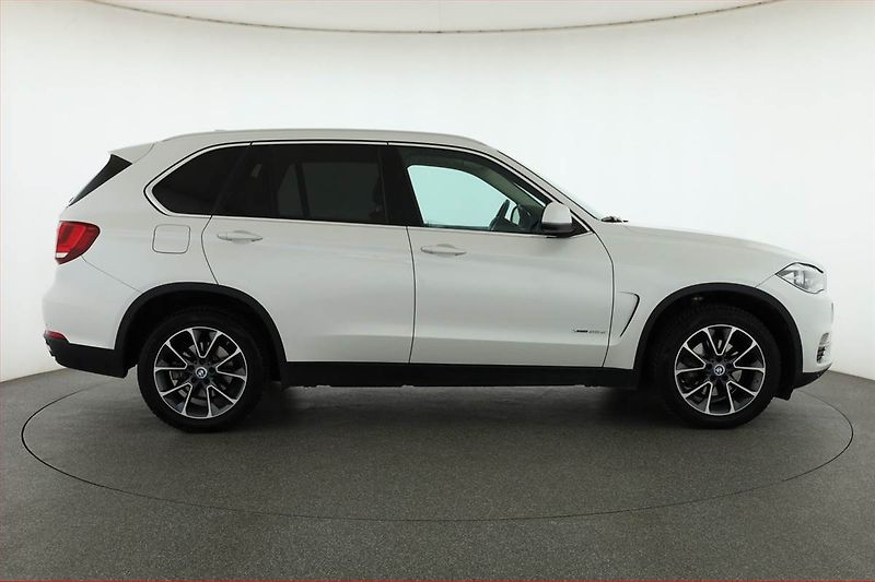 BMW X5 (2018) xDrive25d - fotka 6 z 21