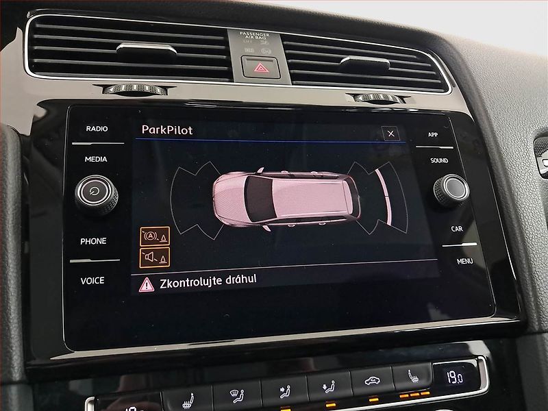 Volkswagen Golf (2020) Highline 1.5 TSI, ČR,1.maj - fotka 13 z 16