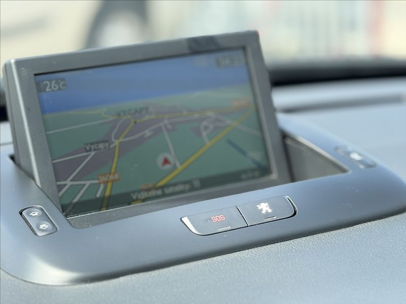 Peugeot 5008 1,6 HDI 7MÍST NAVI TAŽNÉ - fotka 11 z 27