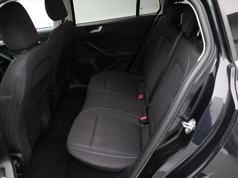 Ford Focus 2,0 TDCI 110kW Titanium LED - fotka 14 z 33