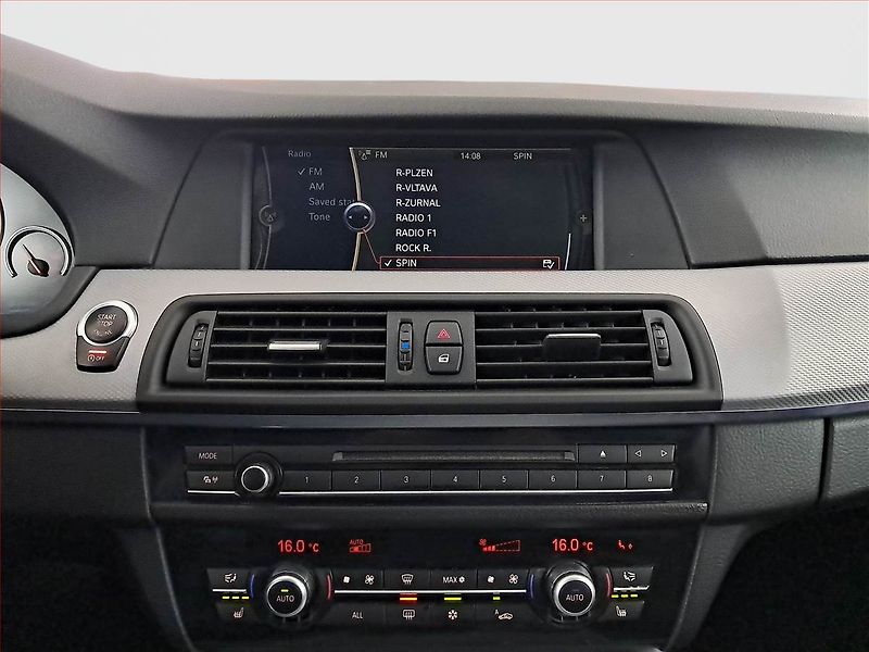 BMW Řada 5 (2011) M Paket 530d xDrive, 4X4 - fotka 12 z 23
