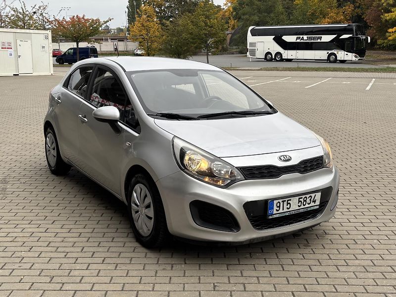 Kia Rio (2015) 1.2i 63kw  - fotka 7 z 18
