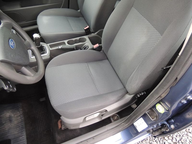 Ford Focus (2006) 1,6TDCi,80kw,Combi,klima - fotka 16 z 30