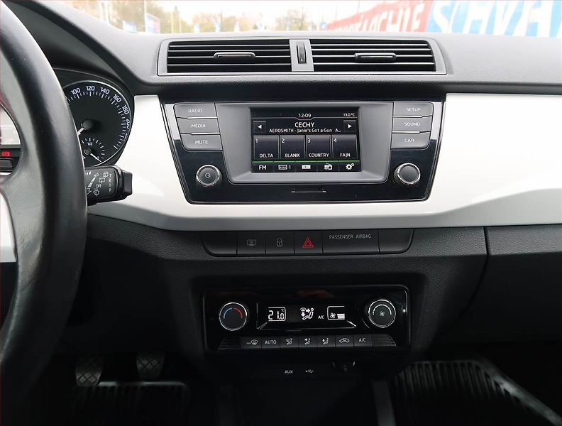 Škoda Fabia (2016) 1.2 TSI, Serv.kniha - fotka 12 z 19